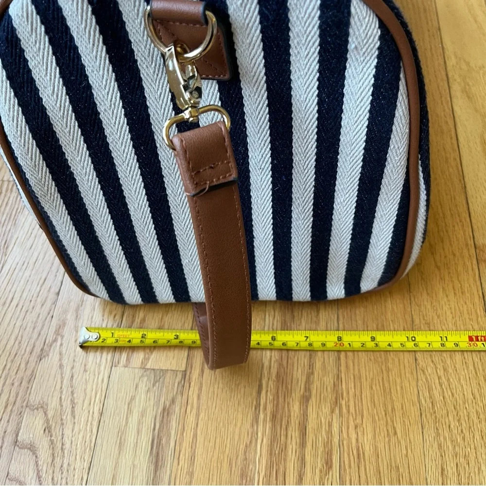 Small Nautical Stripe Weekender 💙🤍 - Picture 6 of 8